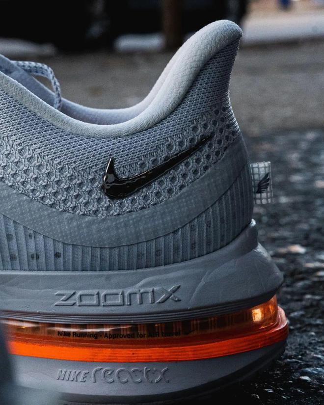 Nike跑鞋把能给的都给足了球王会网页版配置诱人！这双(图4)
