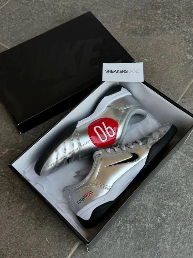 4双sneakers值得一冲！当「液态银」成春夏潮人招牌色这(图8)