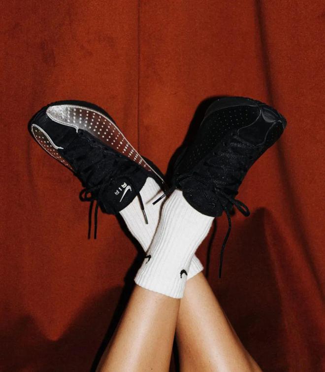 4双sneakers值得一冲！当「液态银」成春夏潮人招牌色这(图9)