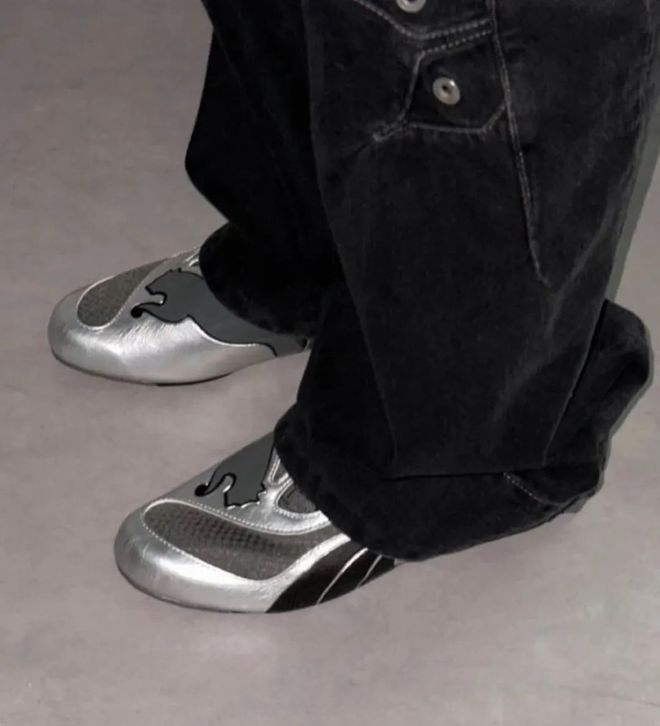 4双sneakers值得一冲！当「液态银」成春夏潮人招牌色这(图25)