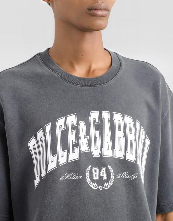 冬男装从 T 恤到运动鞋全覆盖DG意式格调不重样杜嘉班纳秋(图6) 冬男装从 T 恤到运动鞋全覆盖DG意式格调不重样杜嘉班纳秋(图6)