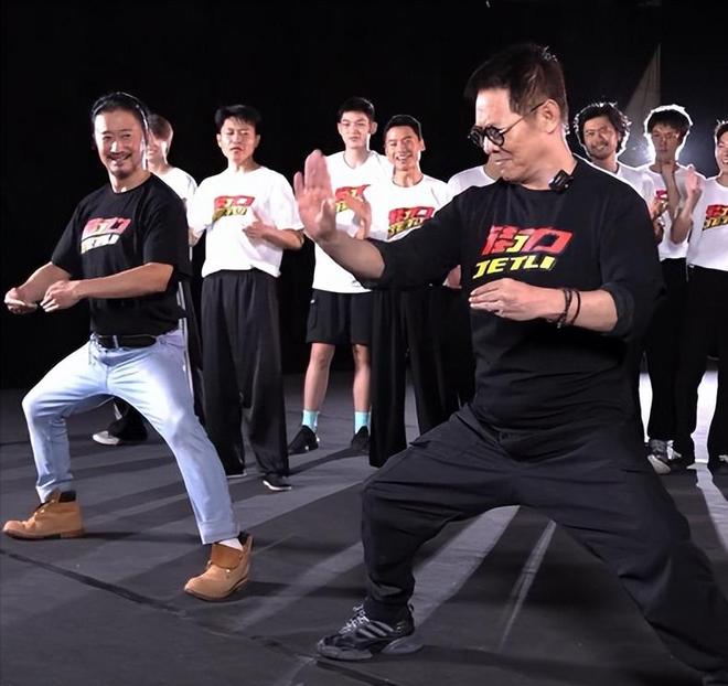 3岁利智的合照风光背后满是心酸不敢认！看了61岁李连杰和6(图4)